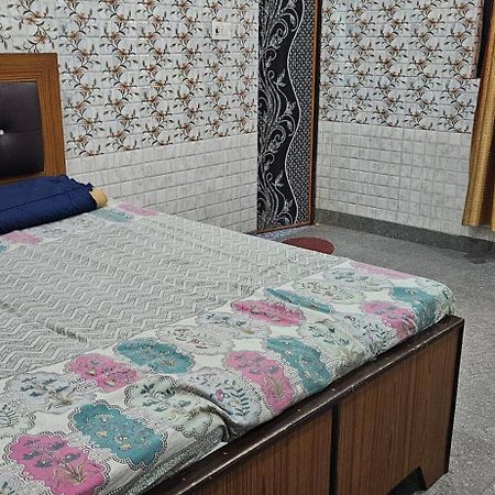 Shri Jagannath Dham Hotell Vrindāvan Eksteriør bilde